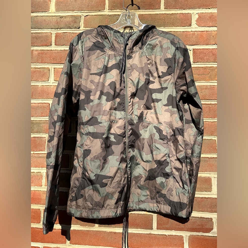 Columbia Camo Hooded Windbreaker Jacket Medium Lightweight Zip
